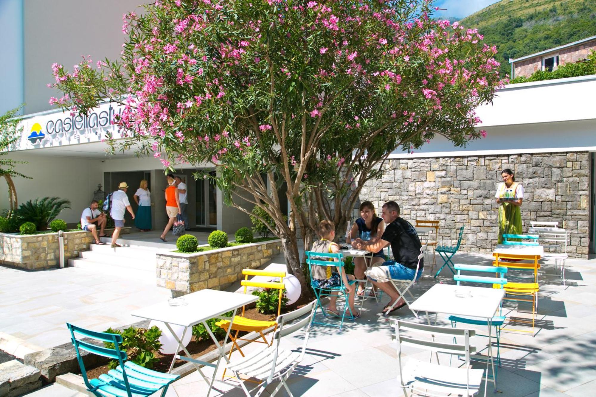 Hotel Castellastva Petrovac Exteriör bild