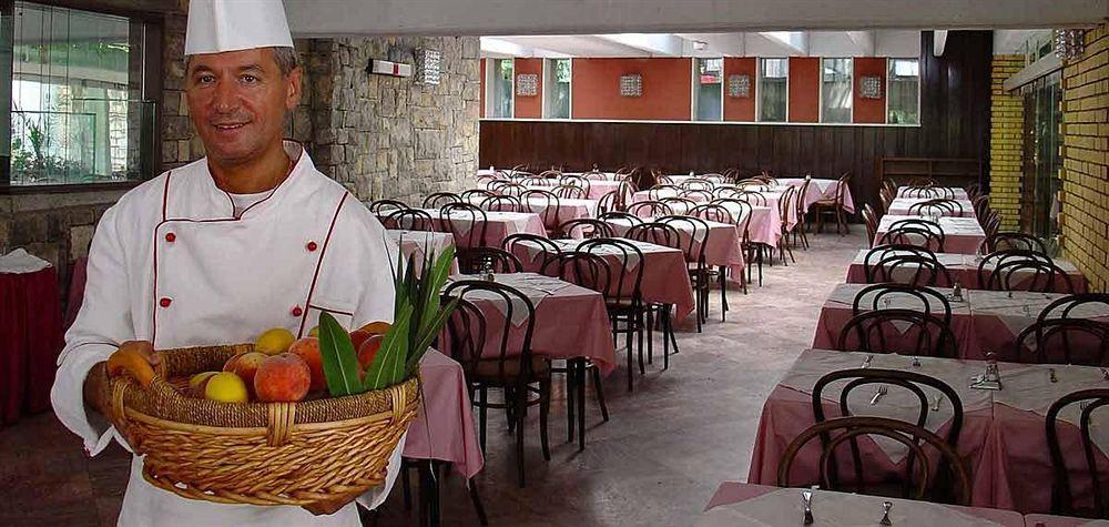 Hotel Castellastva Petrovac Exteriör bild
