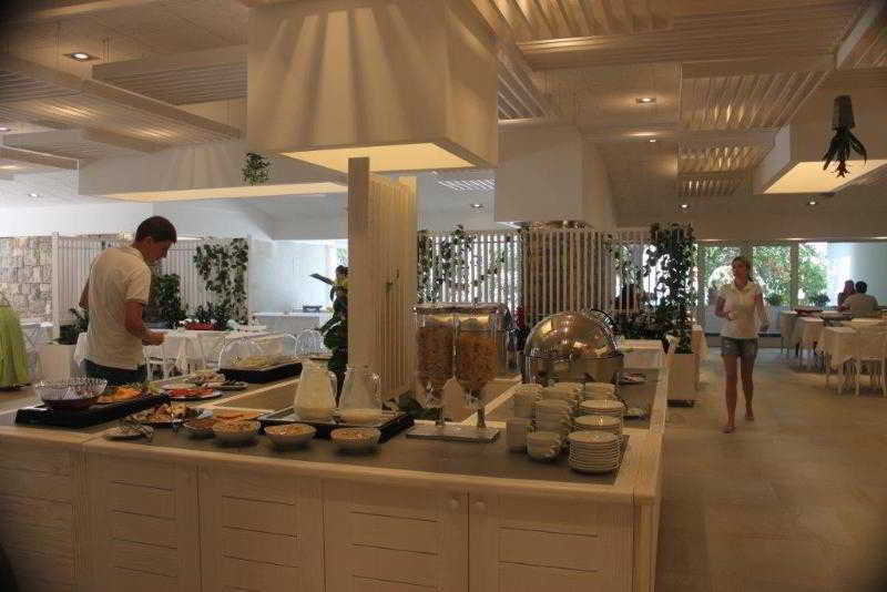 Hotel Castellastva Petrovac Exteriör bild